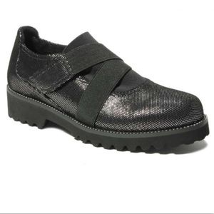 NWT Vaneli slip on shoe